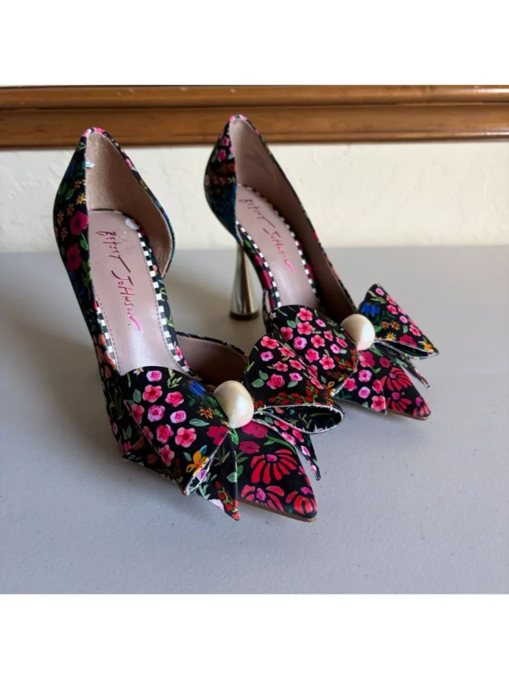 RARE Betsey Johnson Kyliee US 6.5 Bow Pearl Floral Multicolor Pointed Toe Heels